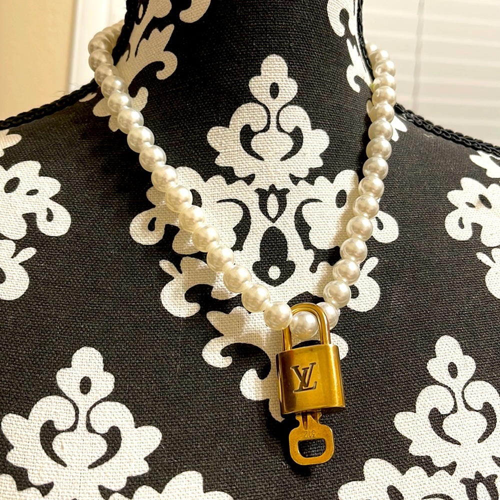 100% Auth Louis Vuitton #312 lock and key with unbranded faux pearl necklace
